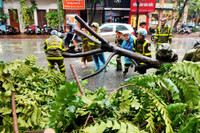 Hình ảnh lực lượng Công an nhân dân trong bão lũ