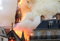 [ẢNH] Ngọn lửa khổng lồ nhấn chìm Nhà thờ Đức Bà – di tích lịch sử, văn hóa 850 năm tuổi nổi tiếng ở Paris