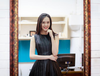 Á hậu Hoàng Anh tái xuất, khoe eo thon sau một tháng sinh con