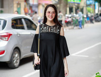 Á hậu Hoàng Anh tái xuất, khoe eo thon sau một tháng sinh con