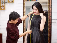 Á hậu Hoàng Anh tái xuất, khoe eo thon sau một tháng sinh con