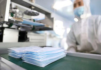 [ẢNH] Trung Quốc gửi 2,2 triệu khẩu trang, 50.000 bộ kit xét nghiệm tới châu Âu chống Covid-19