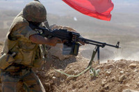 [ẢNH] Lính Thổ Nhĩ Kỳ ôm súng máy Nga xông pha chiến trường Syria