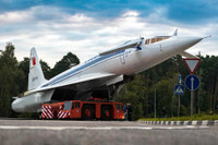 [ẢNH] Nga gây bất ngờ khi đưa máy bay siêu thanh Tu-144 ‘diễu phố’