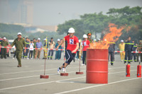 Gia đình phối hợp trình diễn kỹ năng phòng cháy, chữa cháy