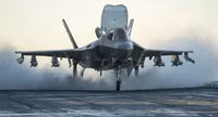[ẢNH] Chiến đấu cơ F-35B Mỹ thực hiện màn 'Voi đi bộ' trước khi điều tới Biển Đông