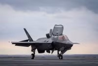 [ẢNH] Chiến đấu cơ F-35B Mỹ thực hiện màn 'Voi đi bộ' trước khi điều tới Biển Đông
