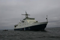 [ẢNH] Tàu chiến Nga rách toạc hông khi chủ động đâm vào tàu kéo Ukraine