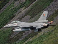 [ẢNH] Su-34 Nga vội rút lui sau khi bị F-16 Bỉ 