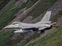 [ẢNH] Su-34 Nga vội rút lui sau khi bị F-16 Bỉ 