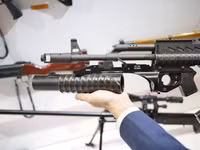 [ẢNH] Chiêm ngưỡng súng phóng lựu kẹp nòng độc đáo Việt Nam tự chế tạo