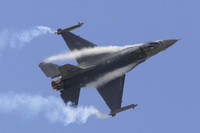 [ẢNH] Tiêm kích F-16 Mỹ 'rụng đầu', phi công may mắn sống sót