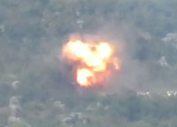 [ẢNH] Phiến quân Syria dùng tên lửa TOW Mỹ hủy diệt xe tăng T-72 Syria