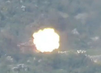 [ẢNH] Phiến quân Syria dùng tên lửa TOW Mỹ hủy diệt xe tăng T-72 Syria