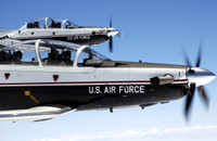 [ẢNH] Phi công quân sự Việt Nam đầu tiên hoàn thành khóa huấn luyện tại Mỹ