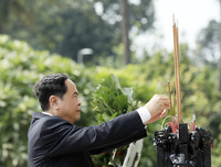 Đại biểu dự Đại hội đại biểu toàn quốc MTTQ Việt Nam viếng Lăng Bác