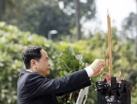 Đại biểu dự Đại hội đại biểu toàn quốc MTTQ Việt Nam viếng Lăng Bác