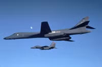 [ẢNH] Chi phí đắt đỏ, Mỹ mạnh tay loại biên 17 ‘pháo đài bay’ B-1B Lancer