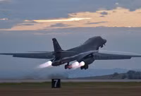 [ẢNH] Chi phí đắt đỏ, Mỹ mạnh tay loại biên 17 ‘pháo đài bay’ B-1B Lancer
