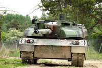 [ẢNH] Cú hạ giá khủng khiếp của siêu tăng Pháp khiến Mỹ, Nga lo lắng?