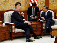 Những khoảnh khắc ấn tượng của Tổng thống Mỹ và phái đoàn tại Đông Á (2)