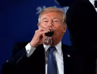 Những khoảnh khắc ấn tượng của Tổng thống Mỹ và phái đoàn tại Đông Á (2)