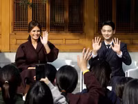 Những khoảnh khắc ấn tượng của Tổng thống Mỹ và phái đoàn tại Đông Á (2)