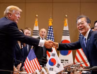 Những khoảnh khắc ấn tượng của Tổng thống Mỹ và phái đoàn tại Đông Á (2)