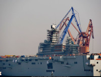 [ẢNH] Tàu đổ bộ Type 075 Trung Quốc vẫn ngổn ngang sau 4 tháng hạ thủy