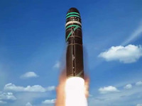 [ẢNH] Uy lực tên lửa hạt nhân phóng từ tàu ngầm B-05 của Ấn Độ