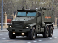 [ẢNH] Xe bọc thép hạng nặng Typhoon-U của Nga cháy dữ dội trên đường