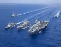 [ẢNH] Sức mạnh kinh hoàng từ dàn tiêm kích trên tàu sân bay USS Carl Vinson có thể vô hiệu hóa ngay một quốc gia