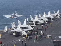 [ẢNH] Sức mạnh kinh hoàng từ dàn tiêm kích trên tàu sân bay USS Carl Vinson có thể vô hiệu hóa ngay một quốc gia