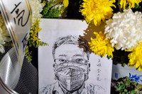 [ẢNH] Cảnh sát Vũ Hán xin lỗi gia đình bác sĩ Lý Văn Lượng