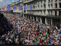 [ẢNH] Hàng chục nghìn người biểu tình chống ông Trump tại Anh