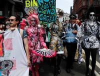 [ẢNH] Hàng chục nghìn người biểu tình chống ông Trump tại Anh