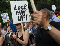 [ẢNH] Hàng chục nghìn người biểu tình chống ông Trump tại Anh