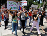 [ẢNH] Hàng chục nghìn người biểu tình chống ông Trump tại Anh