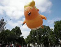 [ẢNH] Hàng chục nghìn người biểu tình chống ông Trump tại Anh