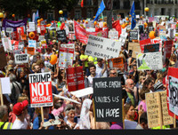 [ẢNH] Hàng chục nghìn người biểu tình chống ông Trump tại Anh