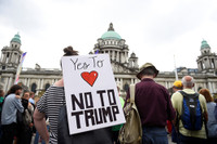 [ẢNH] Hàng chục nghìn người biểu tình chống ông Trump tại Anh