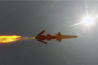 [ẢNH] Tiêm kích Su-27 Ukraine đuổi theo tên lửa diệt hạm vừa phóng