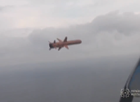 [ẢNH] Tiêm kích Su-27 Ukraine đuổi theo tên lửa diệt hạm vừa phóng