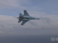 [ẢNH] Tiêm kích Su-27 Ukraine đuổi theo tên lửa diệt hạm vừa phóng
