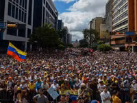 [ẢNH] Tổng thống Venezuela cảm ơn quân đội vì giúp ngăn chặn 'đảo chính'