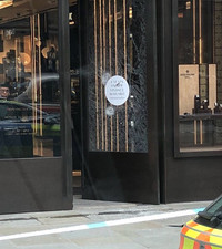 Cướp cửa hàng đồ hiệu giữa ban ngày tại London, Anh