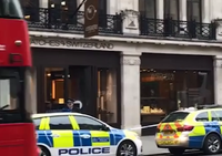 Cướp cửa hàng đồ hiệu giữa ban ngày tại London, Anh