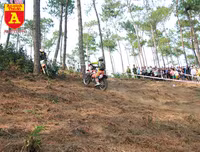 Cận cảnh những tay đua mô tô tranh tài ở Hà Giang