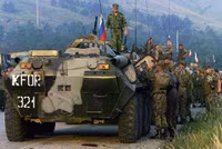 [ẢNH] Tổng thống Putin từng chỉ đạo lính dù Nga chiếm sân bay Kosovo để đàm phán với NATO