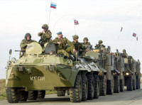 [ẢNH] Tổng thống Putin từng chỉ đạo lính dù Nga chiếm sân bay Kosovo để đàm phán với NATO